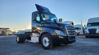 Freightliner Cascadia 126 Single Axle Day Cab Truck - 410HP, 12 Speed Automatic