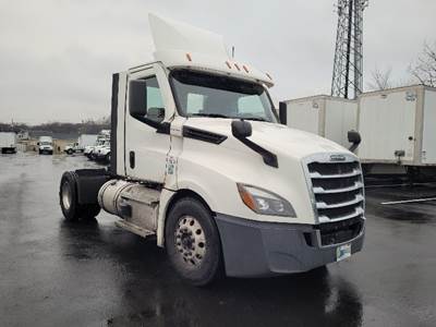 Freightliner Cascadia 126 Single Axle Day Cab Truck - 410HP, 12 Speed Automatic