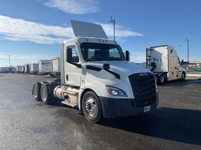 Freightliner Cascadia 126 Day Cab Truck - 435HP, 12 Speed Automatic