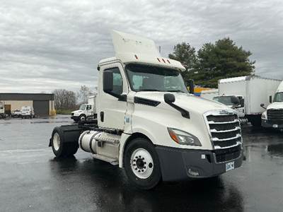 Freightliner Cascadia 126 Single Axle Day Cab Truck - 435HP, 12 Speed Automatic