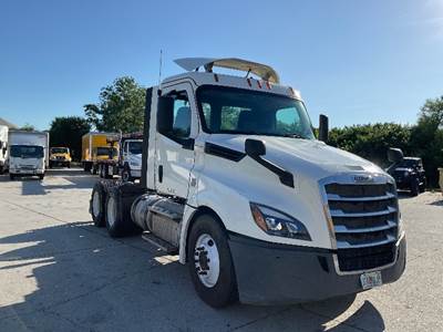 Freightliner Cascadia 126 Day Cab Truck - 435HP, 10 Speed Manual
