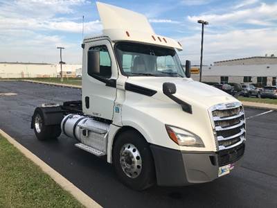 Freightliner Cascadia 126 Single Axle Day Cab Truck - 410HP, 12 Speed Automatic
