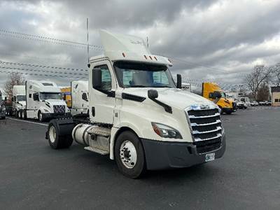 Freightliner Cascadia 126 Single Axle Day Cab Truck - 410HP, 12 Speed Automatic