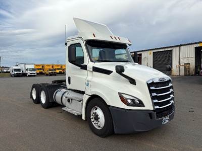 Freightliner Cascadia 126 Day Cab Truck - 435HP, 12 Speed Automatic