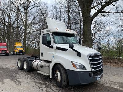 Freightliner Cascadia 126 Day Cab Truck - 435HP, 12 Speed Automatic