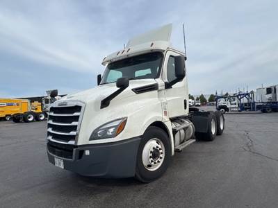 Freightliner Cascadia 126 Day Cab Truck - 435HP, 12 Speed Automatic