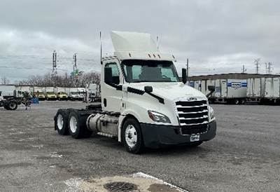 Freightliner Cascadia 126 Day Cab Truck - 435HP, 12 Speed Automatic