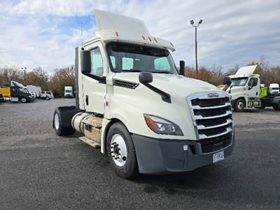 Freightliner Cascadia 126 Single Axle Day Cab Truck - 410HP, 12 Speed Automatic