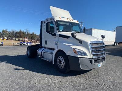 Freightliner Cascadia 126 Single Axle Day Cab Truck - 410HP, 10 Speed Manual