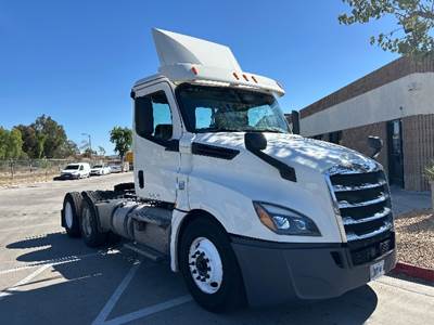Freightliner Cascadia 126 Day Cab Truck - 435HP, 12 Speed Automatic