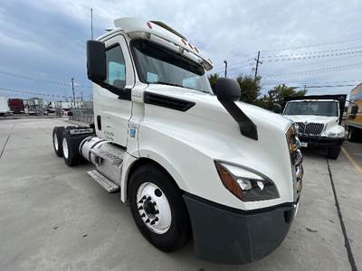 Freightliner Cascadia 126 Day Cab Truck - 435HP, 12 Speed Automatic