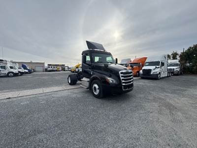 Freightliner Cascadia 126 Single Axle Day Cab Truck - 410HP, 12 Speed Automatic
