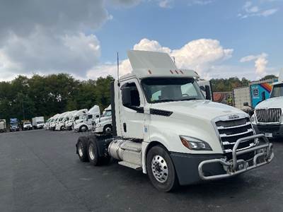 Freightliner Cascadia 126 Day Cab Truck - 455HP, 10 Speed Manual