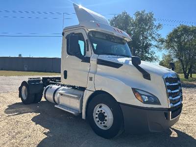 Freightliner Cascadia 126 Single Axle Day Cab Truck - 410HP, 10 Speed Manual