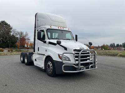 Freightliner Cascadia 126 Day Cab Truck - 455HP, 12 Speed Automatic