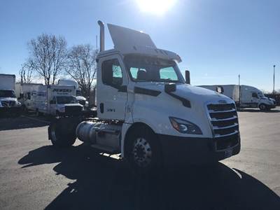 Freightliner Cascadia 126 Single Axle Day Cab Truck - 410HP, 12 Speed Automatic
