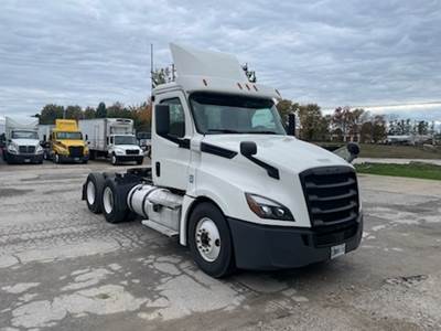 Freightliner Cascadia 126 Day Cab Truck - Cummins 400HP, 13 Speed Automatic