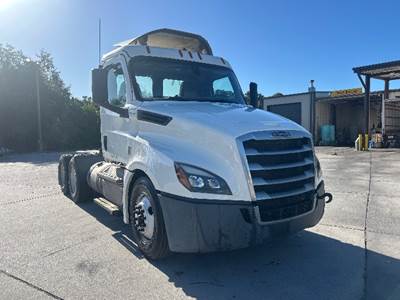 Freightliner Cascadia 126 Day Cab Truck - 435HP, 10 Speed Manual