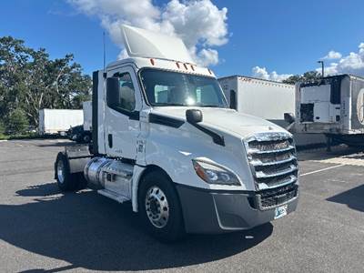 Freightliner Cascadia 126 Single Axle Day Cab Truck - 410HP, 12 Speed Automatic