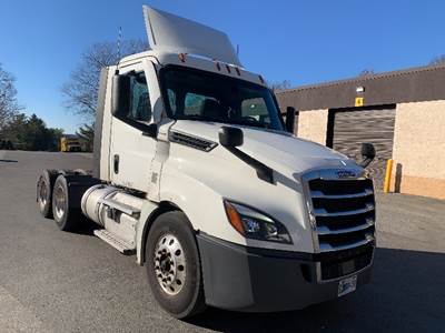 Freightliner Cascadia 126 Day Cab Truck - 455HP, 12 Speed Automatic