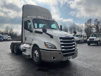 Freightliner Cascadia 126 Day Cab Truck - 455HP, 12 Speed Automatic