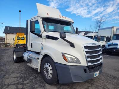 Freightliner Cascadia 126 Single Axle Day Cab Truck - 410HP, 12 Speed Automatic