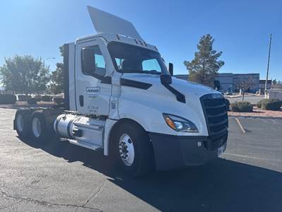 Freightliner Cascadia 126 Day Cab Truck - 435HP, 12 Speed Automatic