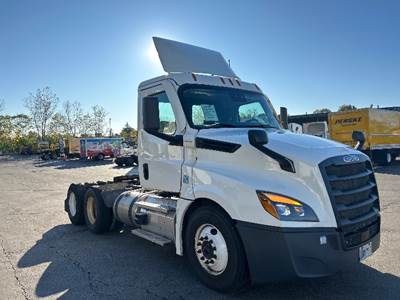 Freightliner Cascadia 126 Day Cab Truck - 450HP, 12 Speed Automatic