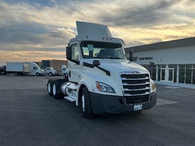 Freightliner Cascadia 126 Day Cab Truck - 435HP, 12 Speed Automatic