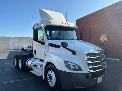 Freightliner Cascadia 126 Day Cab Truck - 435HP, 12 Speed Automatic