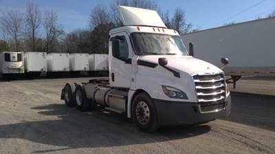 Freightliner Cascadia 126 Day Cab Truck - 505HP, 12 Speed Automatic