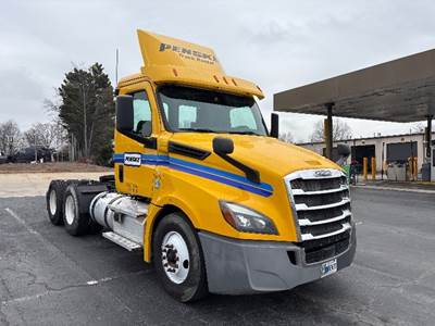 Freightliner Cascadia 126 Day Cab Truck - 435HP, 12 Speed Automatic