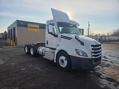 Freightliner Cascadia 126 Day Cab Truck - 435HP, 12 Speed Automatic