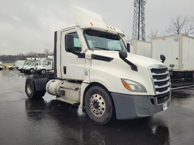 Freightliner Cascadia 126 Single Axle Day Cab Truck - 410HP, 12 Speed Automatic