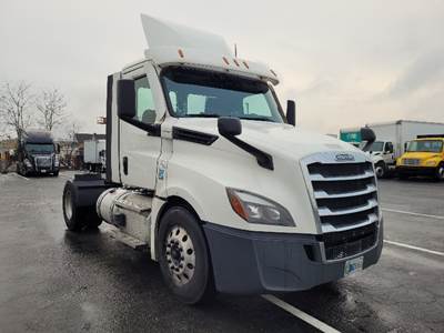 Freightliner Cascadia 126 Single Axle Day Cab Truck - 410HP, 12 Speed Automatic