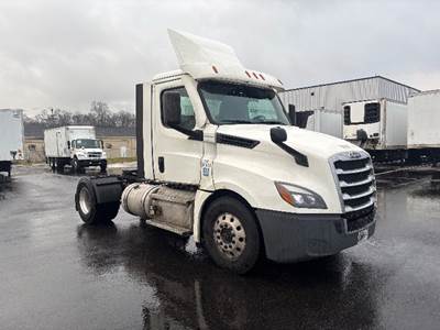 Freightliner Cascadia 126 Single Axle Day Cab Truck - 410HP, 12 Speed Automatic