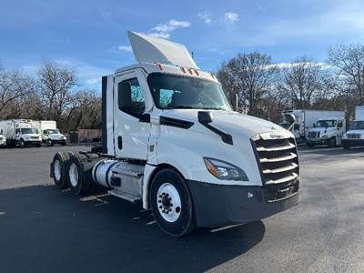 Freightliner Cascadia 126 Day Cab Truck - 435HP, 12 Speed Automatic