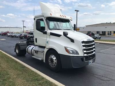 Freightliner Cascadia 126 Single Axle Day Cab Truck - 410HP, 12 Speed Automatic