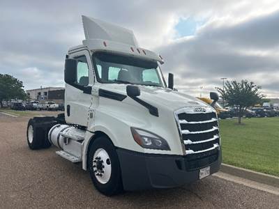 Freightliner Cascadia 126 Single Axle Day Cab Truck - 410HP, 12 Speed Automatic