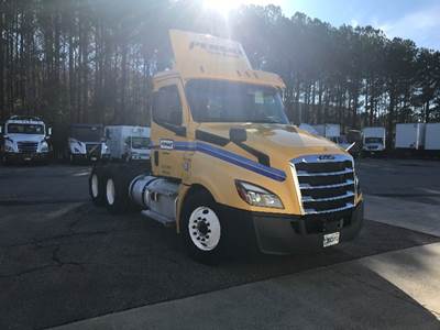Freightliner Cascadia 126 Day Cab Truck - 435HP, 12 Speed Automatic