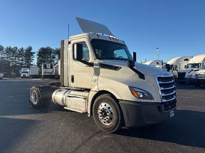 Freightliner Cascadia 126 Single Axle Day Cab Truck - 410HP, 10 Speed Manual