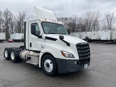 Freightliner Cascadia 126 Day Cab Truck - 435HP, 12 Speed Automatic