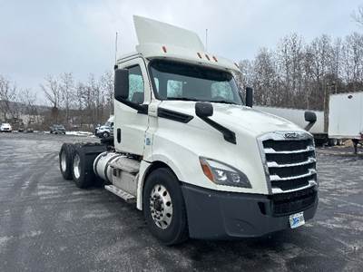 Freightliner Cascadia 126 Day Cab Truck - 435HP, 12 Speed Automatic