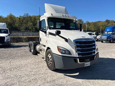 Freightliner Cascadia 126 Day Cab Truck - 435HP, 12 Speed Automatic