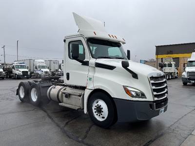 Freightliner Cascadia 126 Day Cab Truck - 435HP, 12 Speed Automatic