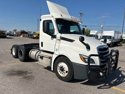 Freightliner Cascadia 126 Day Cab Truck - 435HP, 12 Speed Automatic