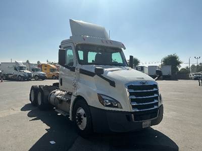 Freightliner Cascadia 126 Day Cab Truck - 435HP, 12 Speed Automatic
