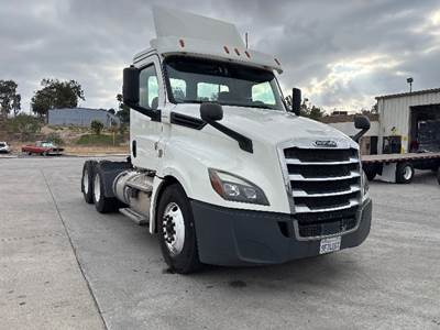 Freightliner Cascadia 126 Day Cab Truck - 435HP, 12 Speed Automatic
