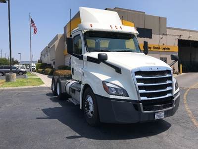 Freightliner Cascadia 126 Day Cab Truck - 435HP, 12 Speed Automatic