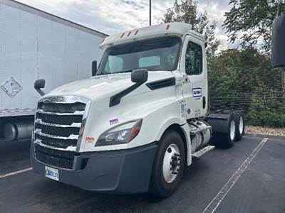 Freightliner Cascadia 126 Day Cab Truck - 435HP, 12 Speed Automatic